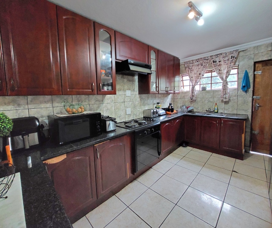 6 Bedroom Property for Sale in Brits North West